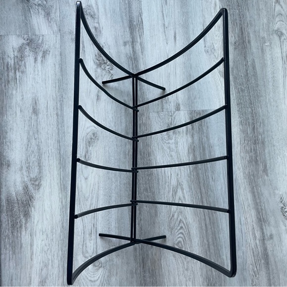 Black Metal Magazine Rack - Picture 6 of 11